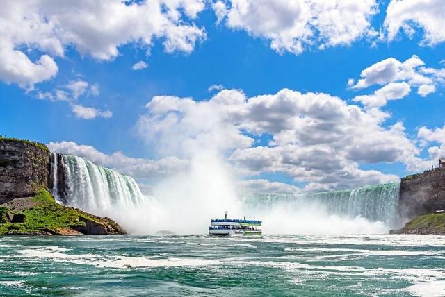 Niagara City Cruises By Hornblower Vs Maid of the Mist - Tripshepherd