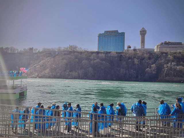 Cave of the Winds vs Maid of the Mist - Tripshepherd